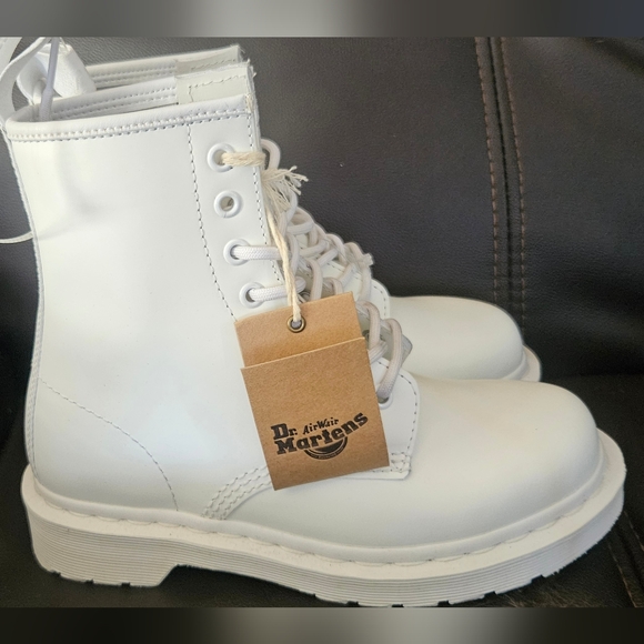 NWOB Dr. MARTENS 1460 Pascal White Leather Conbat Boots Women's size 7 Lace Up - Picture 3 of 14